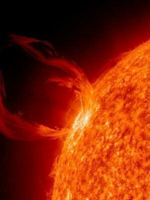 Potente eruzione solare colpisce la Terra
